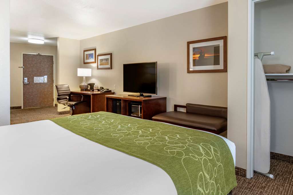 Comfort Suites Fernley - photo 15