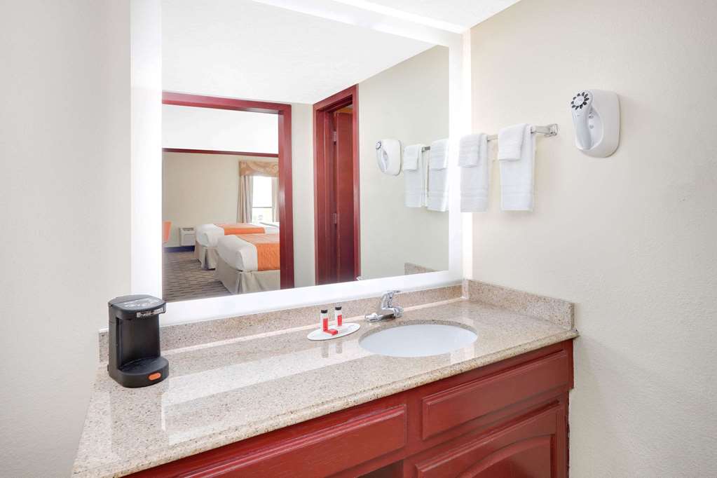 Howard Johnson by Wyndham San Marcos - photo 19
