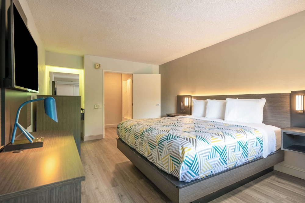 Motel 6 Charlotte NC Coliseum - photo 9