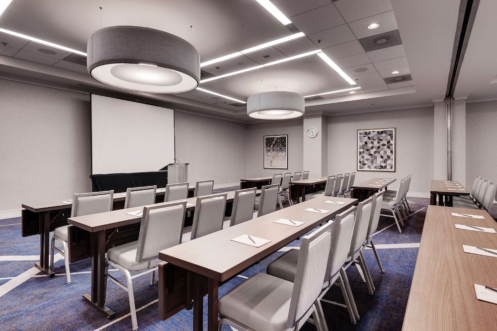 Embassy Suites by Hilton Raleigh Crabtree - photo 53