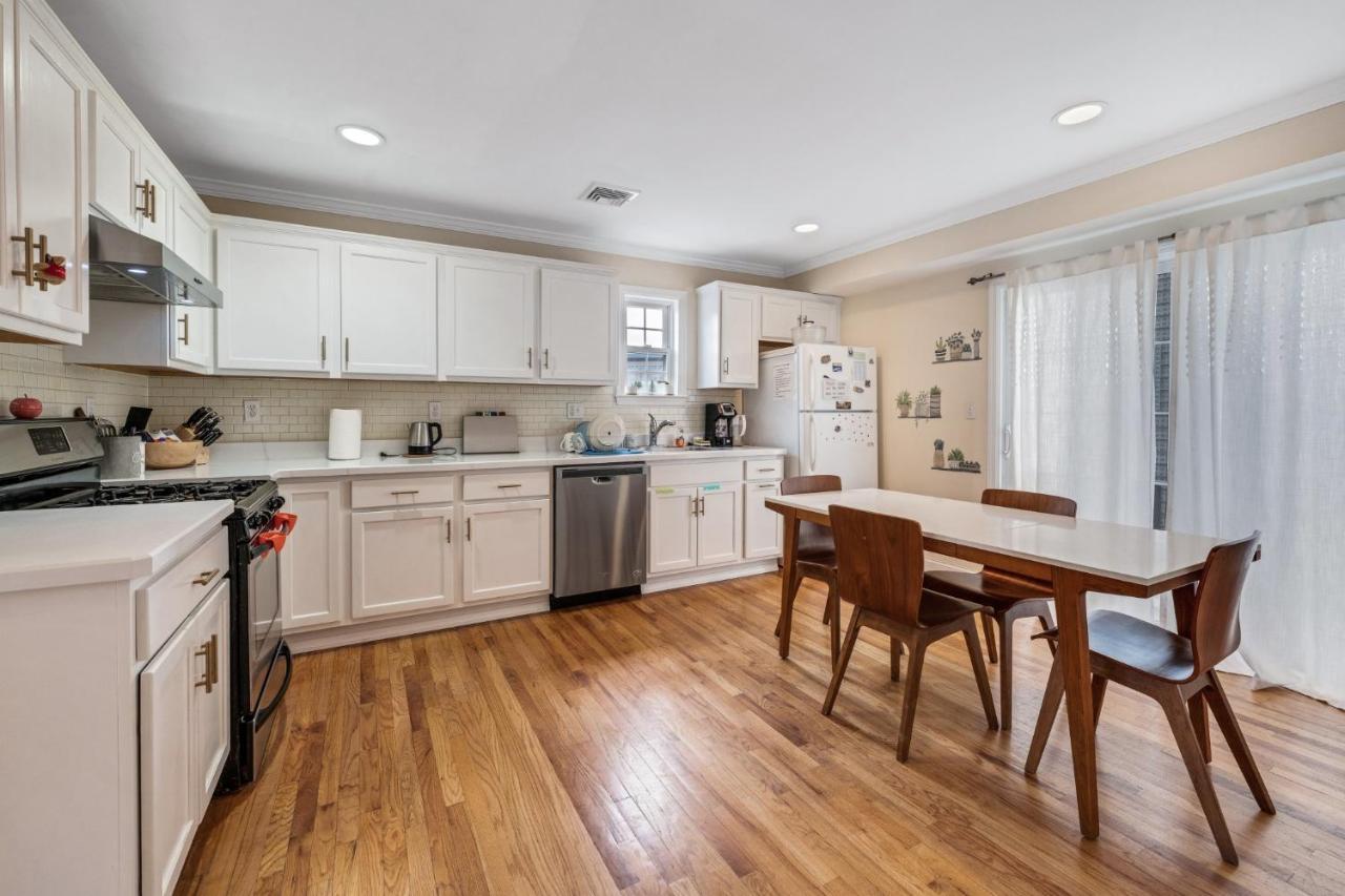 Urban Downtown Stamford Home 45 min to NYC with Garage And Yard — 4-Star Luxury Hotel in Stamford, United States