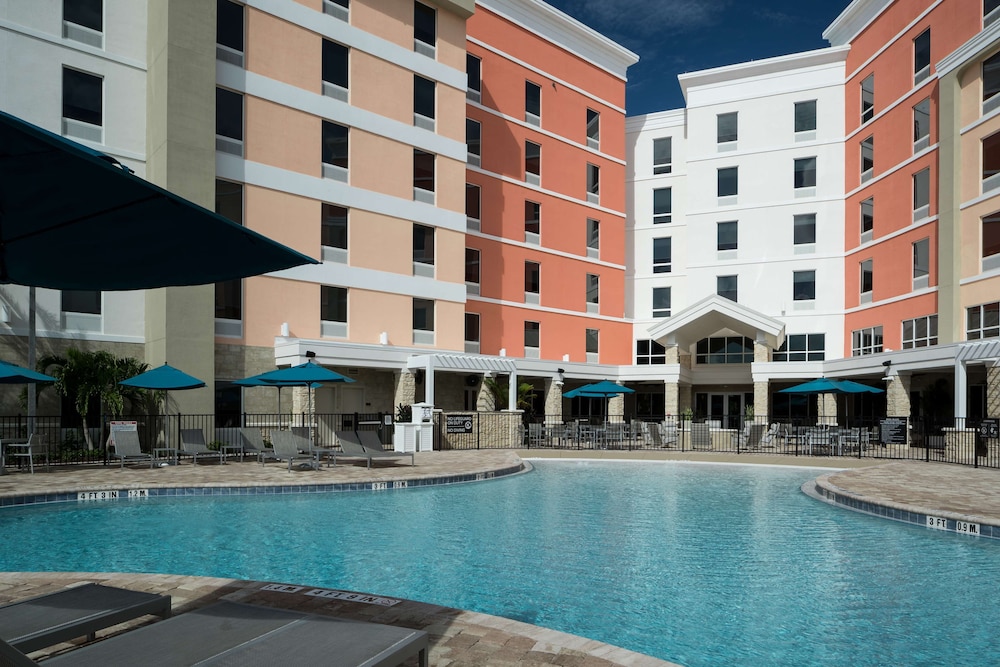 Hampton Inn & Suites Cape Canaveral Cruise Port - photo 57