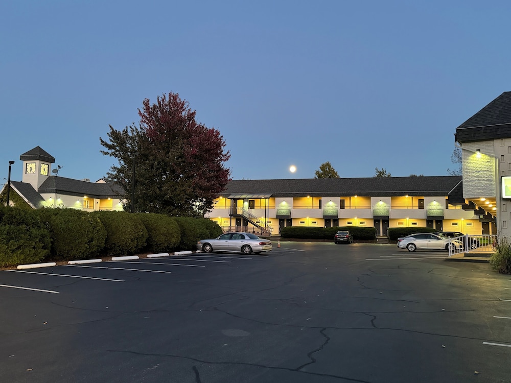 Black Mountain Inn — hotel in Brattleboro