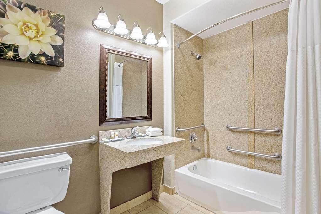 La Quinta Inn & Suites by Wyndham Fairfield TX - photo 28