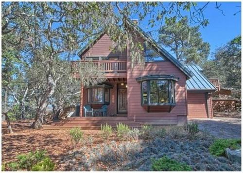 Poppy Cottage in the Pines Spring Special — 4-Star Luxury Hotel in Cambria, United States