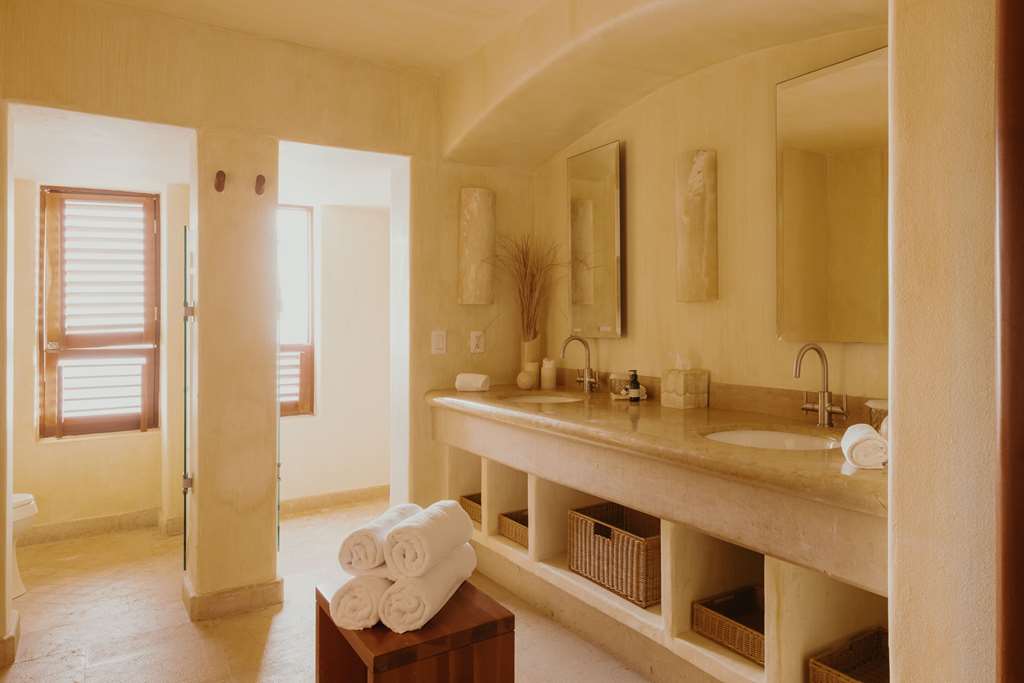CDM ROOM PENTHOUSE Photo by Davis Gerber