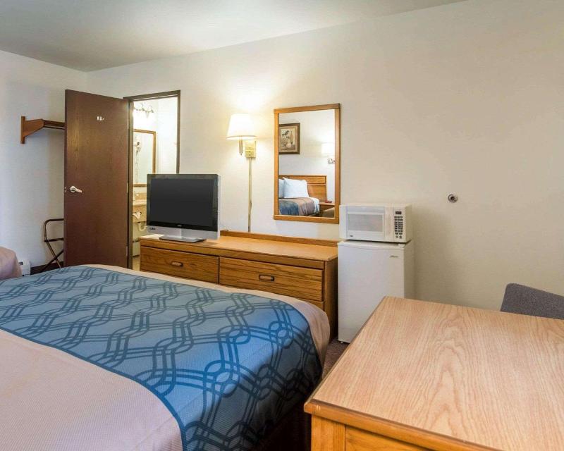 Econo Lodge Saint Albans - photo 29