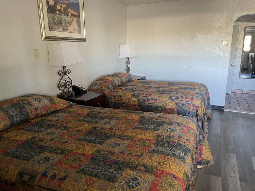 Travelodge by Wyndham Farmington Hwy 64 - photo 16