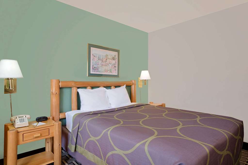 Super 8 by Wyndham Cloquet - photo 11