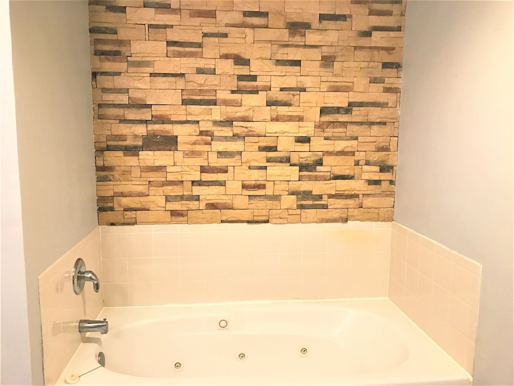 Blue Bay Inn & Suites - photo 57