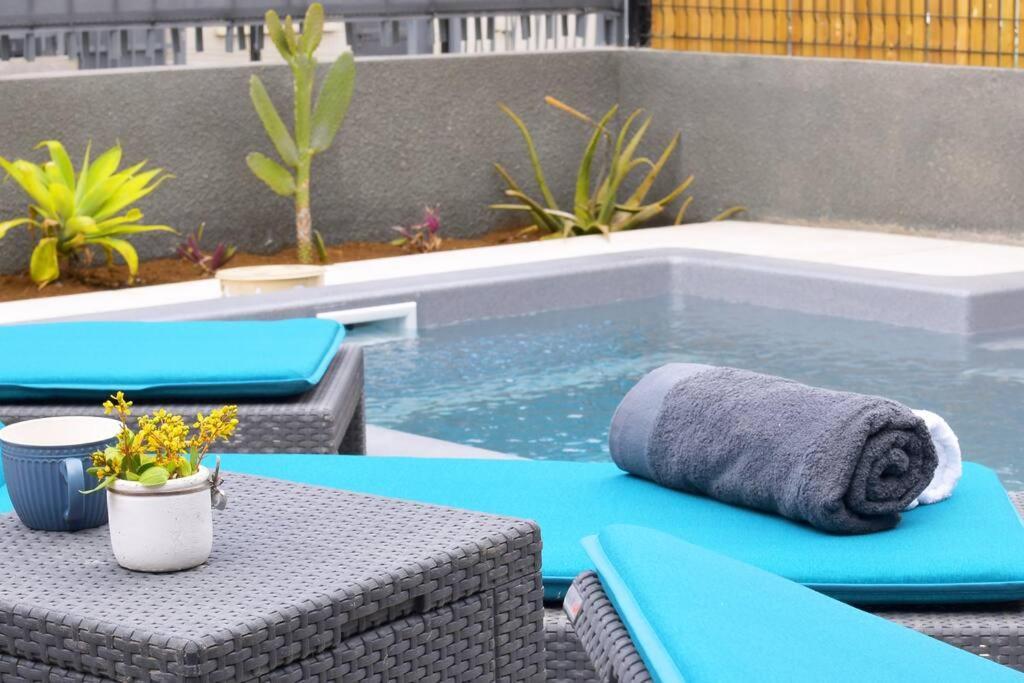 Villa Nueva Meublé de tourisme 3 étoiles Piscine Privée — 4-Star Luxury Hotel in Saint-Pierre, Réunion