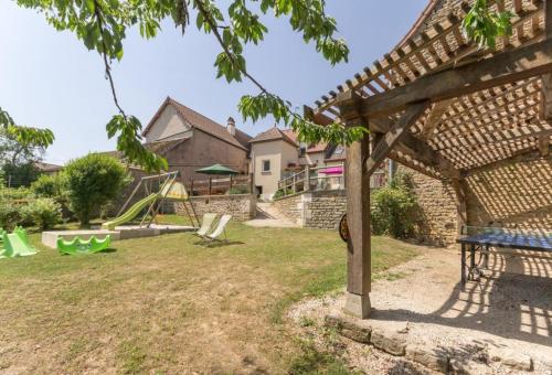 La Glycine — hotel in Epinac
