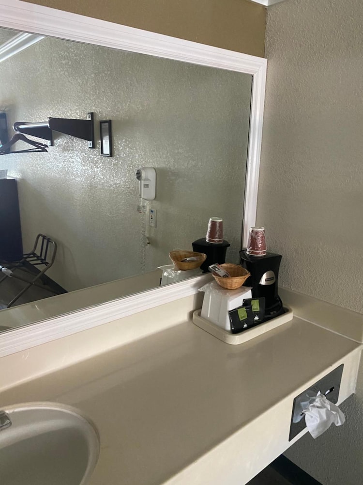 Atascadero Inn - photo 27