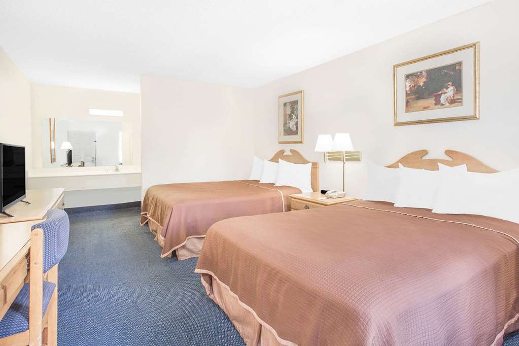 Howard Johnson by Wyndham Staunton - photo 16
