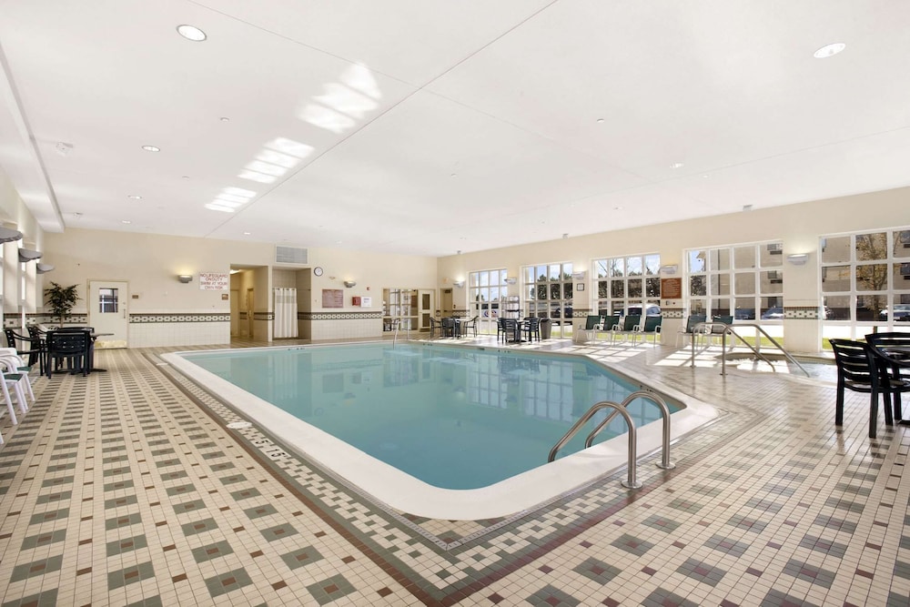 Hampton Inn & Suites Providence Warwick Airport - photo 29