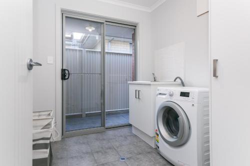 3bedroom Modern Home in Mt Barker 8km to Hahndorf — 4-Star Luxury Hotel in Mount Barker, Australia