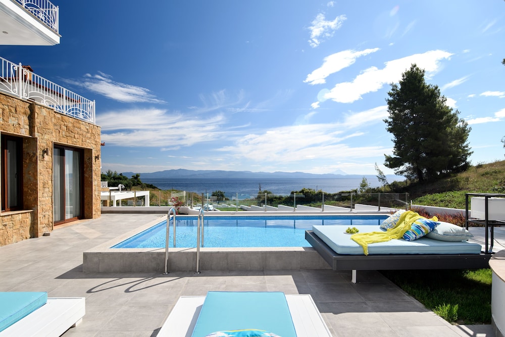 Villa D'Oro Luxury Villas & Suites — 4-Star Luxury Hotel in Kassandreia, Greece