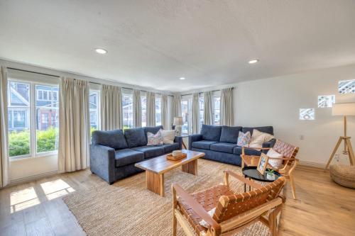 221CL 221 Claressa Ave in Avalon, United States