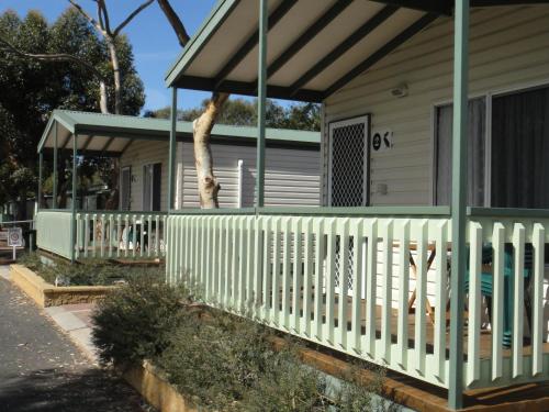 Lake Albert Caravan Park — hotel in Meningie
