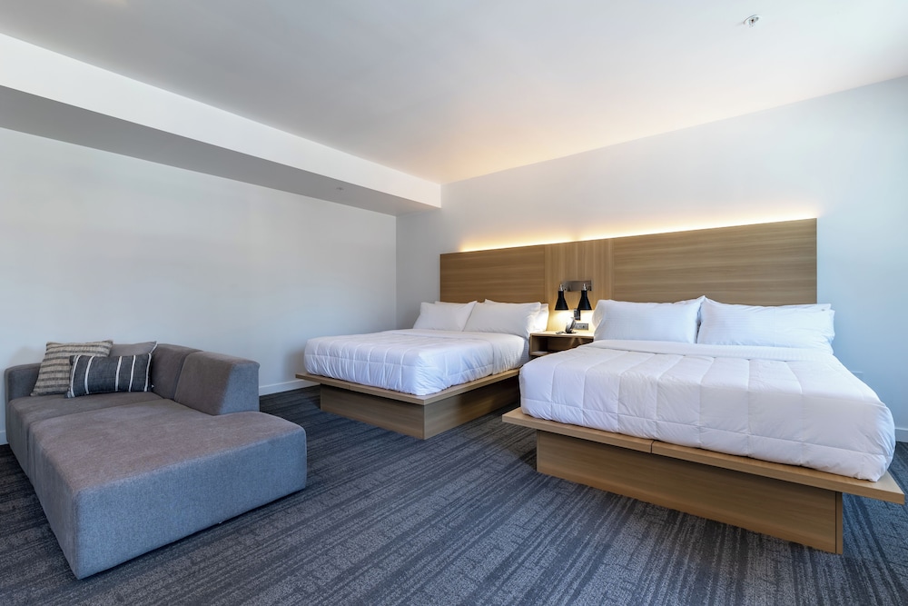 Hotel Mai Downtown Long Beach - photo 24
