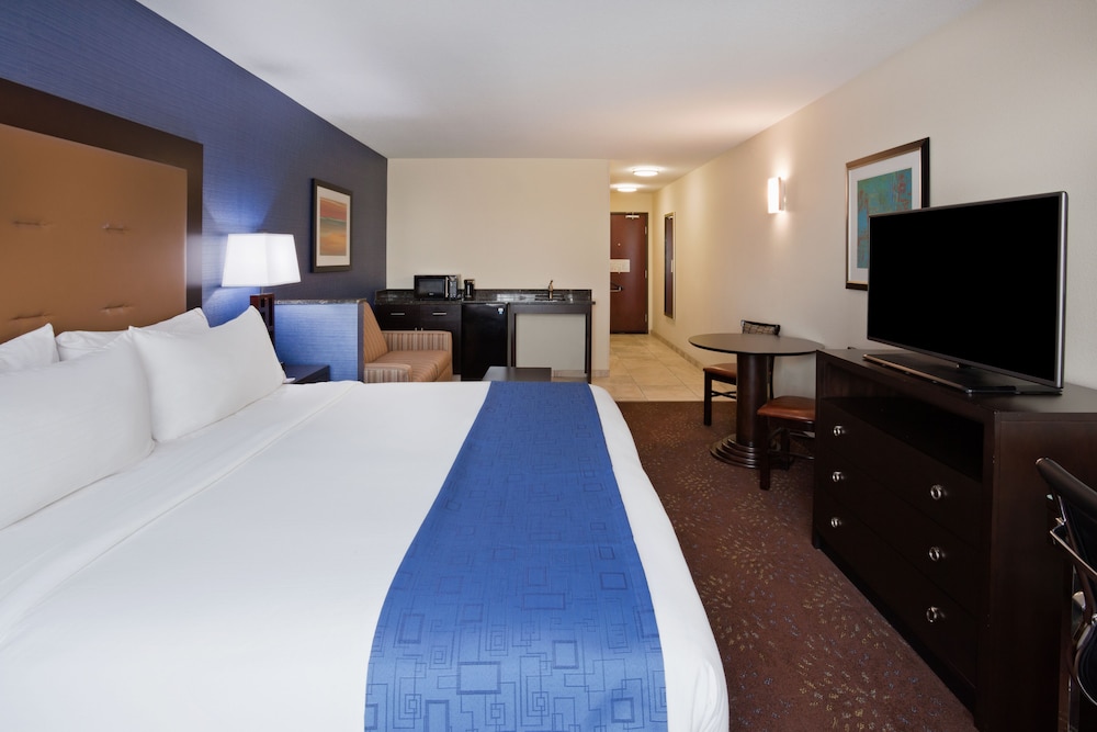 Holiday Inn Express Hotel & Suites Fort Dodge by IHG - photo 16