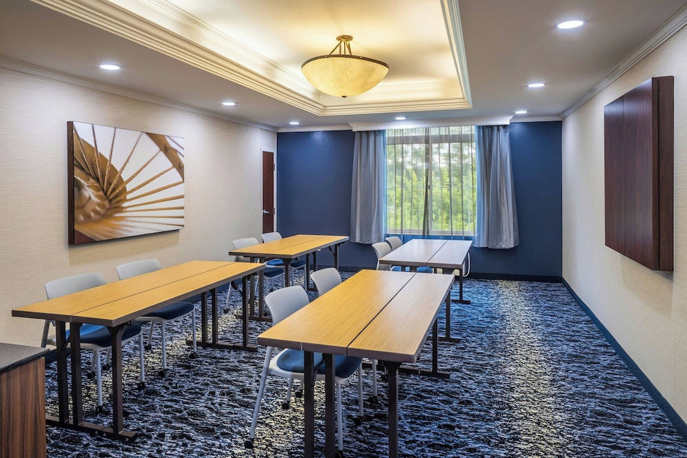 Fairfield Inn & Suites by Marriott Butler - photo 26