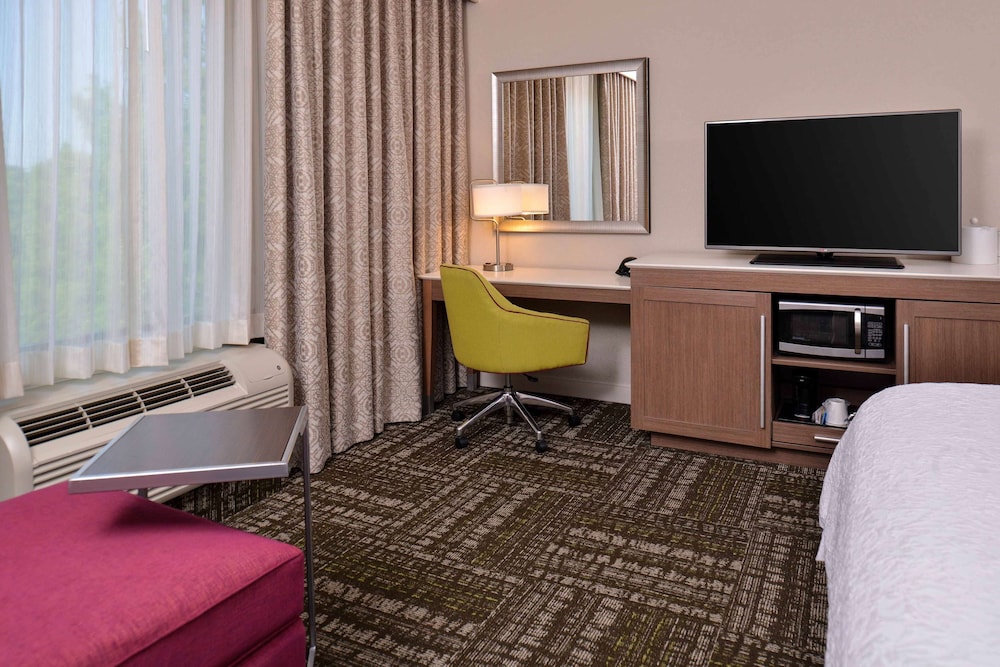 Hampton Inn & Suites Dallas Market Center - photo 24