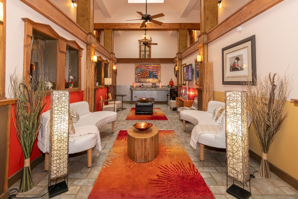 Luxx Plaza Hotel in Santa Fe, United States