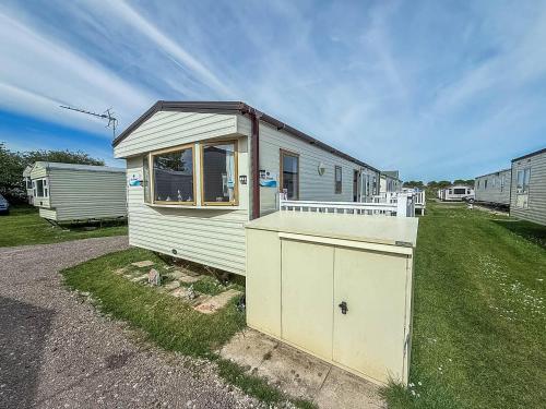 8 Berth Caravan With Decking At Sunnydale In Lincolnshire Ref 35087S in Louth, United Kingdom