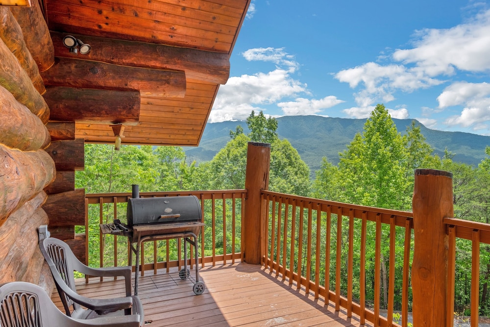 Star Views Secluded W mountain Views 2 Bedroom Cabin by Heavenly Views Resort - photo 25