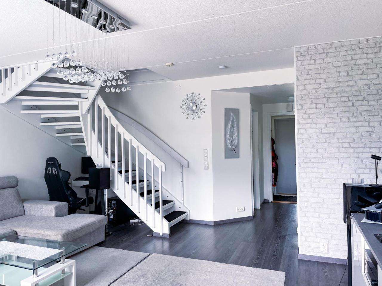Avara Ylellinen Kaksikerroksinen Huoneisto. — 4-Star Luxury Hotel in Jyvaeskylae, Finland