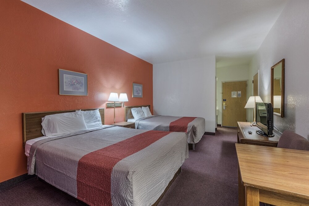 Motel 6 - photo 4
