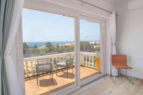 Peaceful Ocean View Villa — 4-Star Luxury Hotel in Luz, Portugal