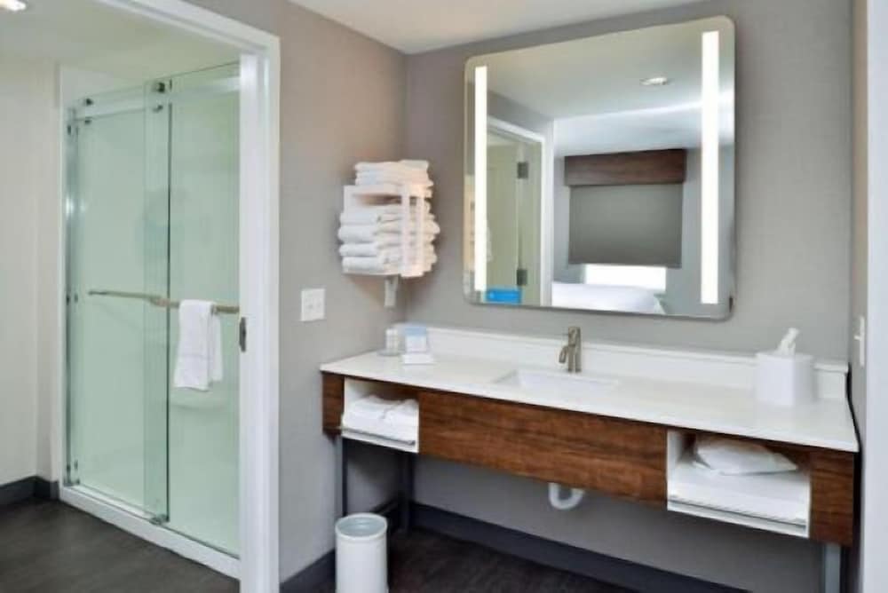 Hampton Inn & Suites by Hilton Maui North Shore - photo 32
