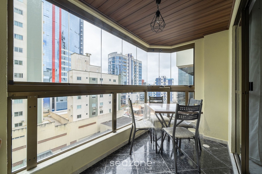 Apto em otima localização em Meia Praia EIO6031 — 4-Star Luxury Hotel in Itapema, Brasil