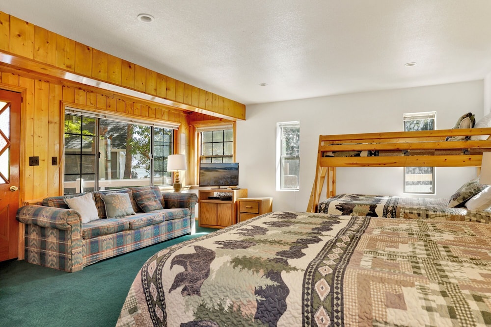Breezy Estate #114 — Big Bear Lake — photo 2