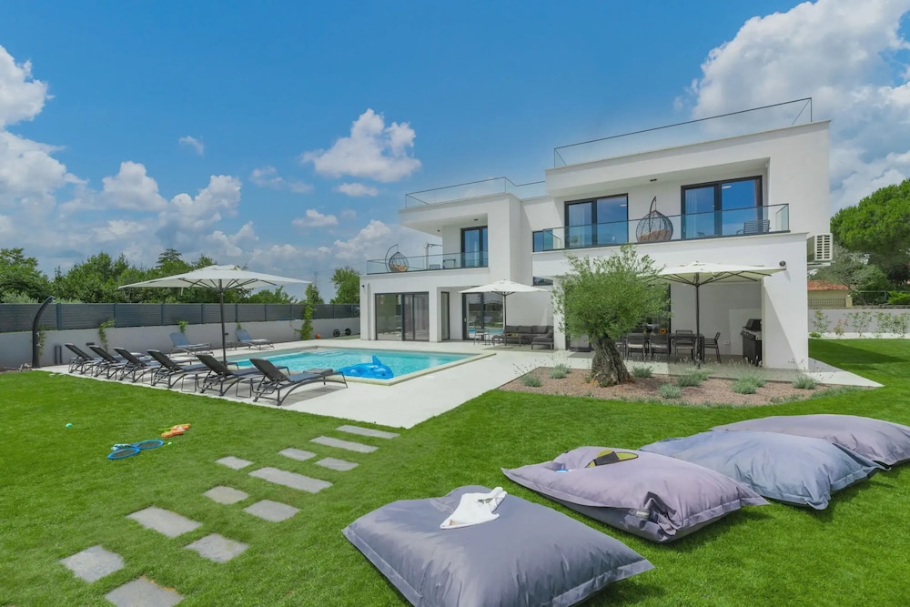 5 Star Luxury Villa78 in Medulin, Croatia