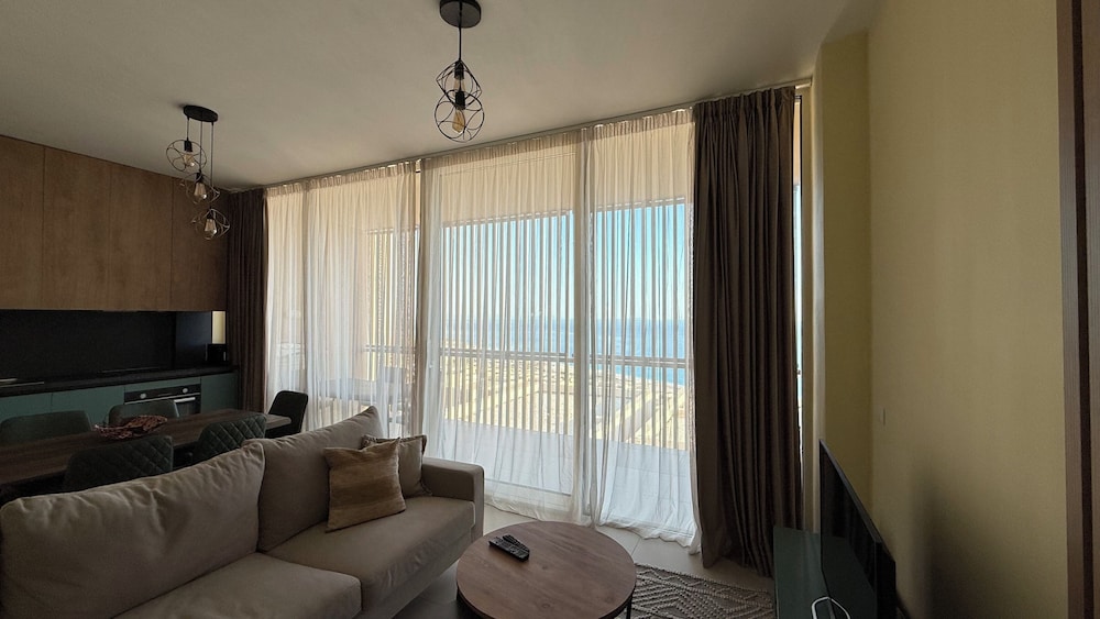 Villa La Scala Green Coast Palase — 4-Star Luxury Hotel in Himare, Albania