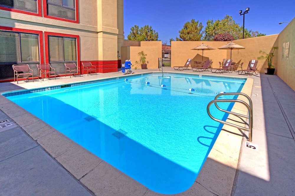 Hampton Inn Fremont - photo 31