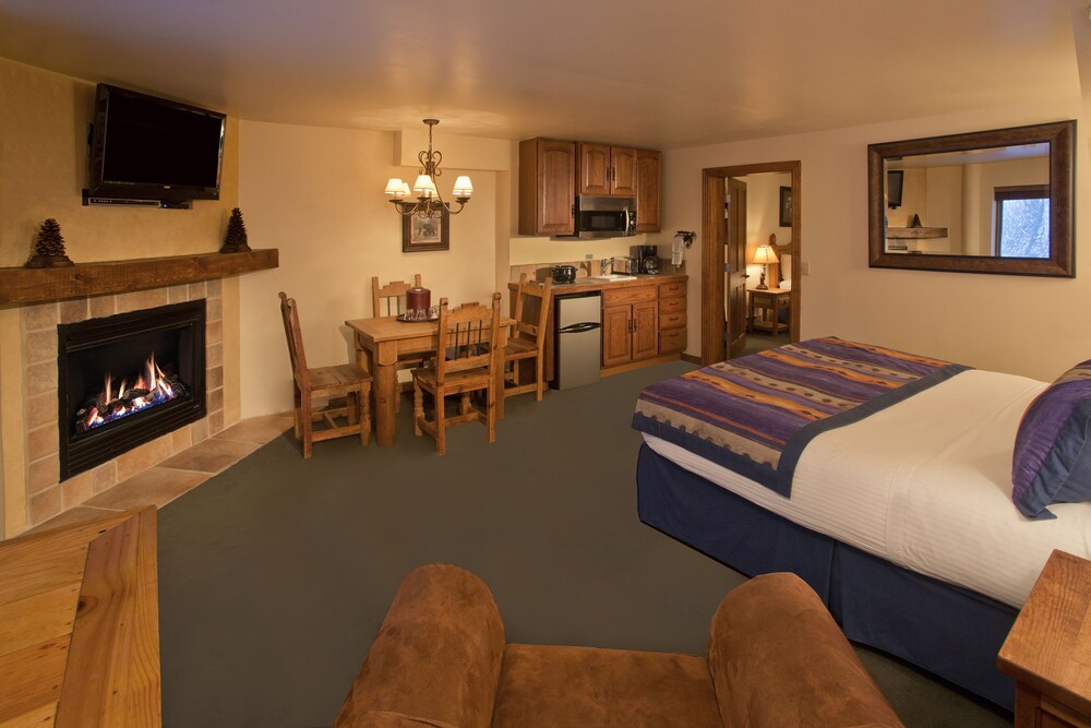 Alpine Village Suites - photo 23