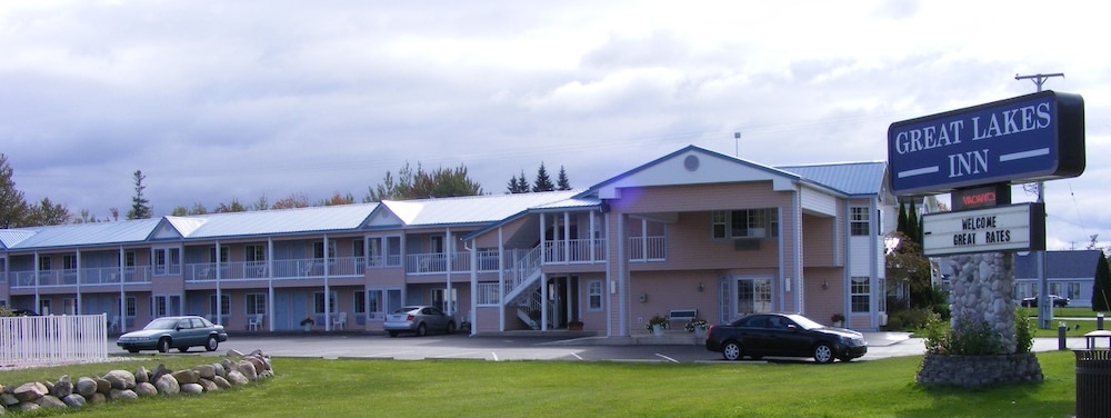 Great Lakes Inn - photo 33