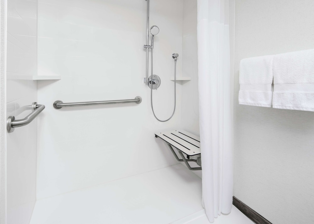 Hampton Inn Austin North @ I 35 & Hwy 183 - photo 16