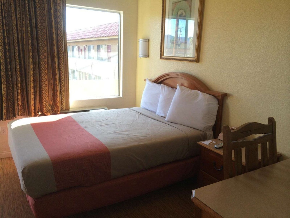 Vagabond Inn Hemet - photo 12