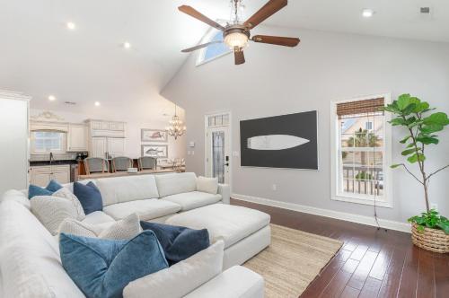 Surfside Beach 5BR Pool & Beach Access - carbon neutral hotel in Myrtle Beach