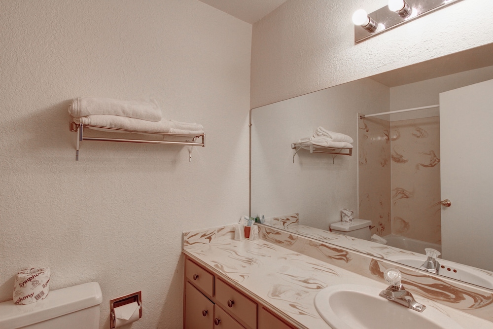 Desert Hot Springs Spa Hotel - photo 18