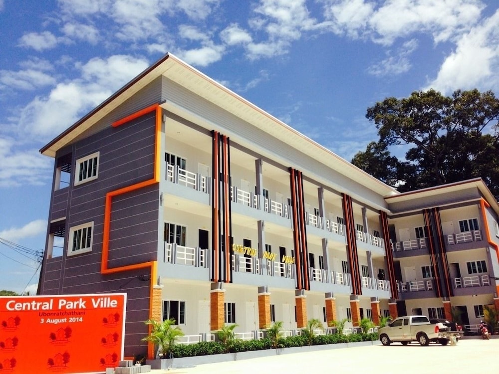 Central Park Ville - carbon neutral hotel in Warin Chamrap