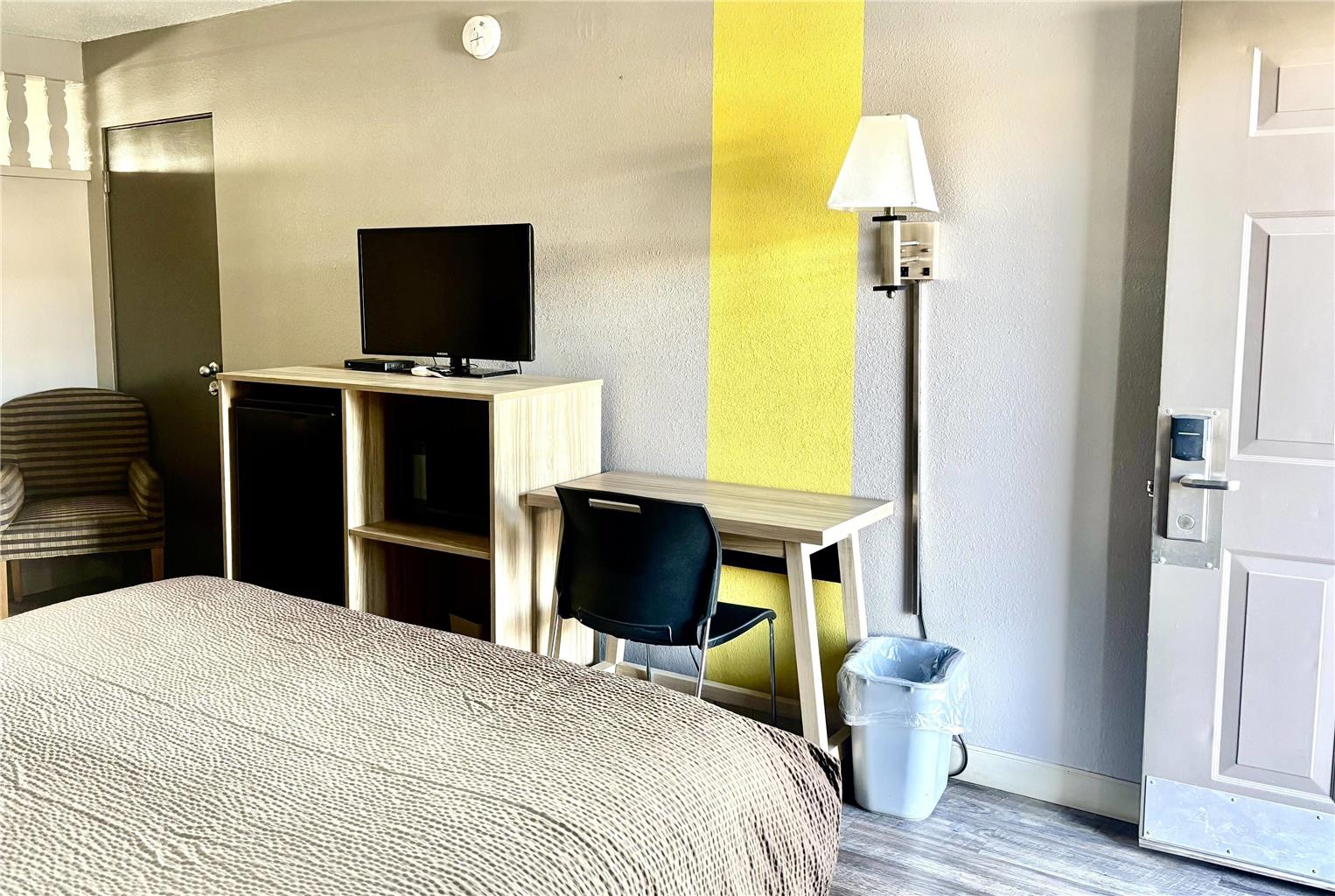 Super 8 by Wyndham Albuquerque Downtown - photo 9