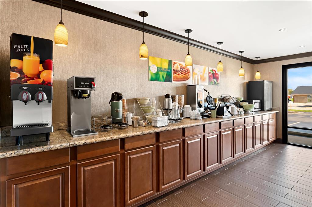 Quality Inn & Suites - photo 36
