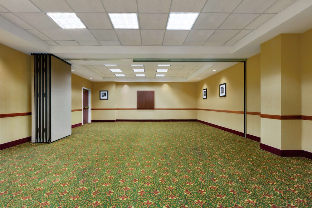 Hampton Inn & Suites Dallas Mesquite - photo 42