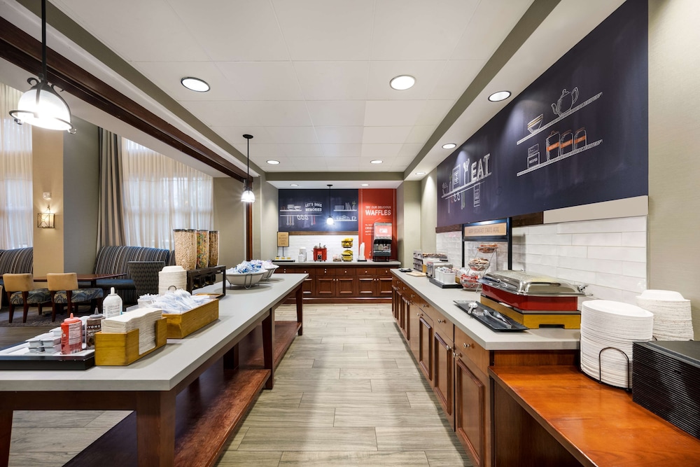 Hampton Inn & Suites Fredericksburg at Celebrate Virginia - photo 66